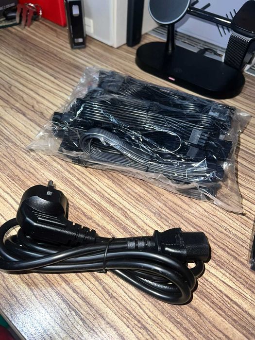 SF850L - Zasilacz do PC firmy Corsair, 80 PLUS GOLD, nieużywany