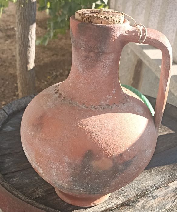 Cântaro antigo em barro