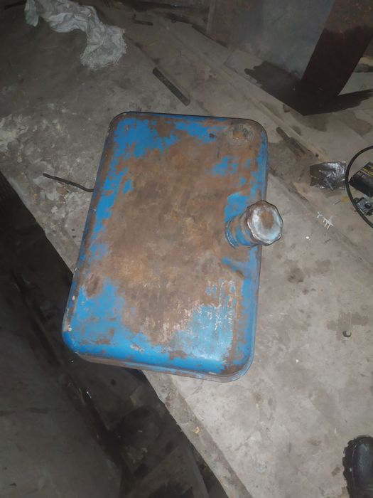 Бак топливний  на. Трактор  ЮМЗ