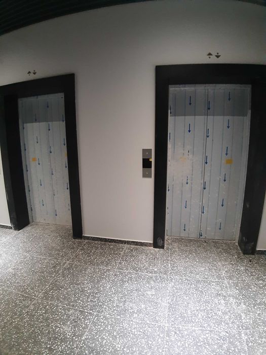 Продаж фасадного приміщення в БЦ по вул. Хімічній , 1328 м2