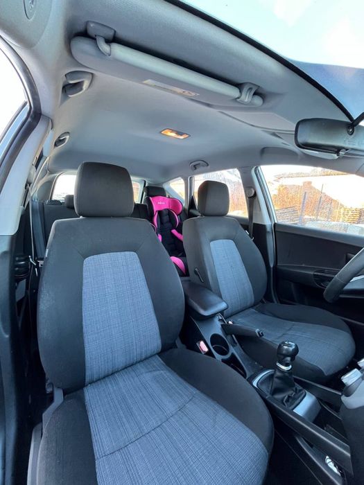 Легковий автомобіль Кіа Сід в кузові універсал