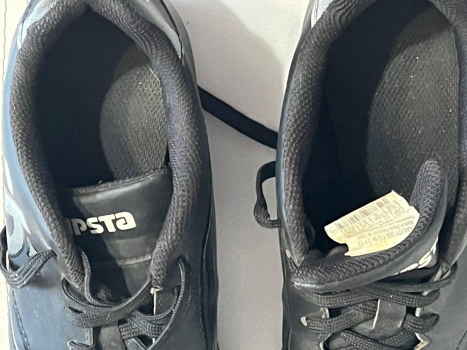 buty piłkarskie marki Kipsta w rozmiarze 39