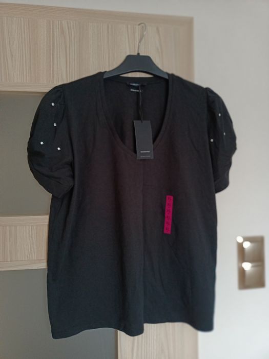 R. 42 reserved koszulka t-shirt ozdobne rękawy
