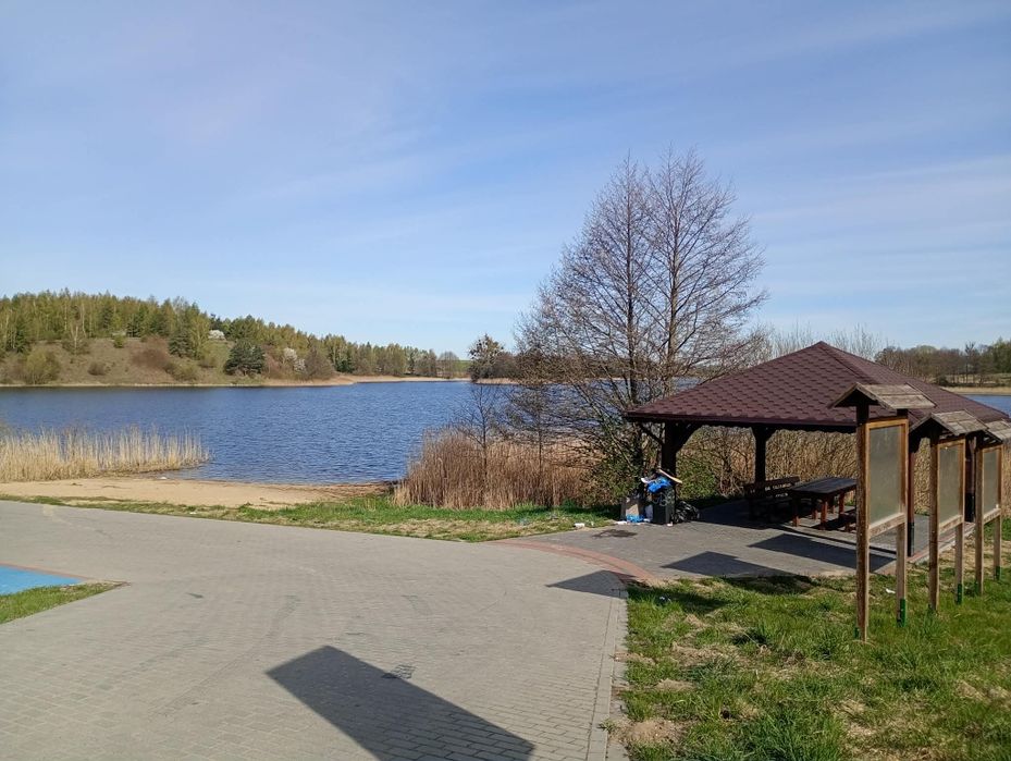 Sprzedam  siedlisko nad jeziorem.
