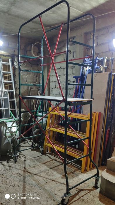 Подмост,тура,леса строительные.Аренда подмостьев,прокат туры,лестница