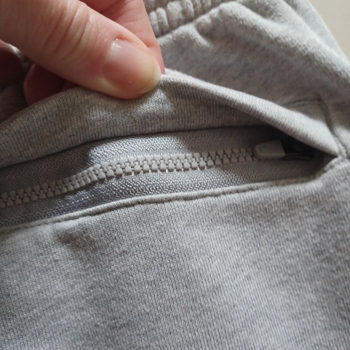 Spodnie dresowe LACOSTE oryginalne M/ salon 499 zł