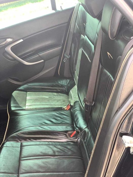 Автомобіль Інсігнія 2013