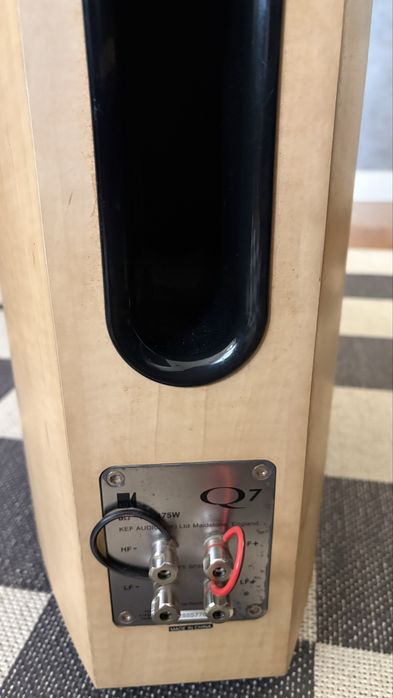 Colunas Kef Q7 em bom estado