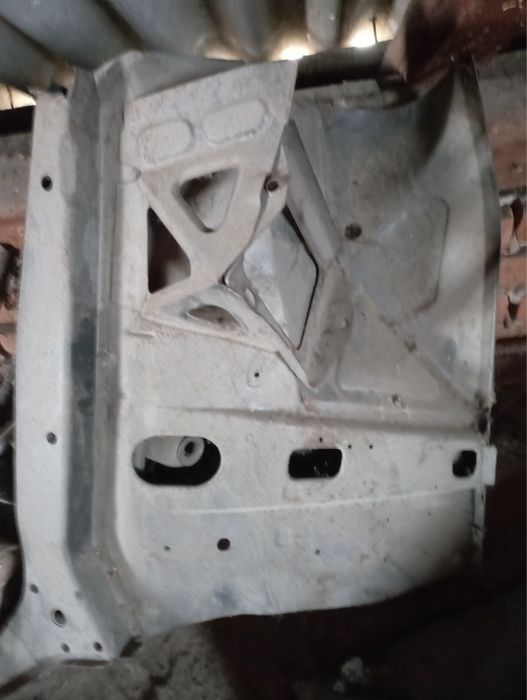 Лонжерони передні пара (правий і лівий) 03-06 і лівий модель 01