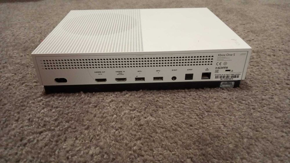 Xbox One S +3 pady+Kinect+5 gier
