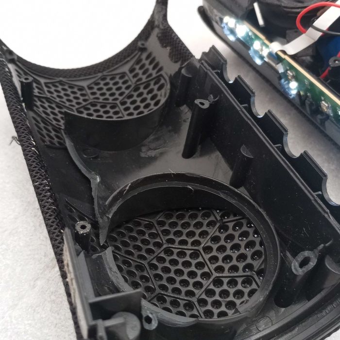 Bluetooth колонка . Разбитая /на запчасти /рабочая