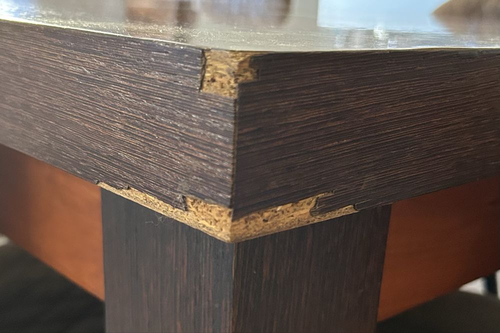 Mesa de jantar de madeira maciça