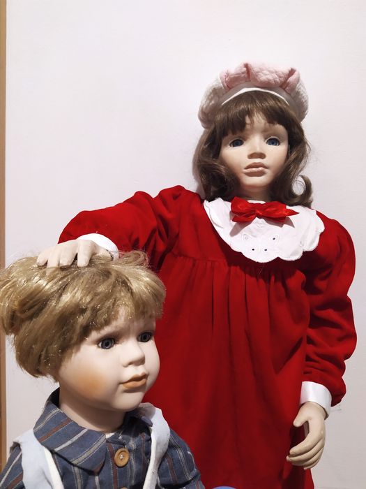 2 lalki porcelanowe kolekcjonerskie plus rowerek