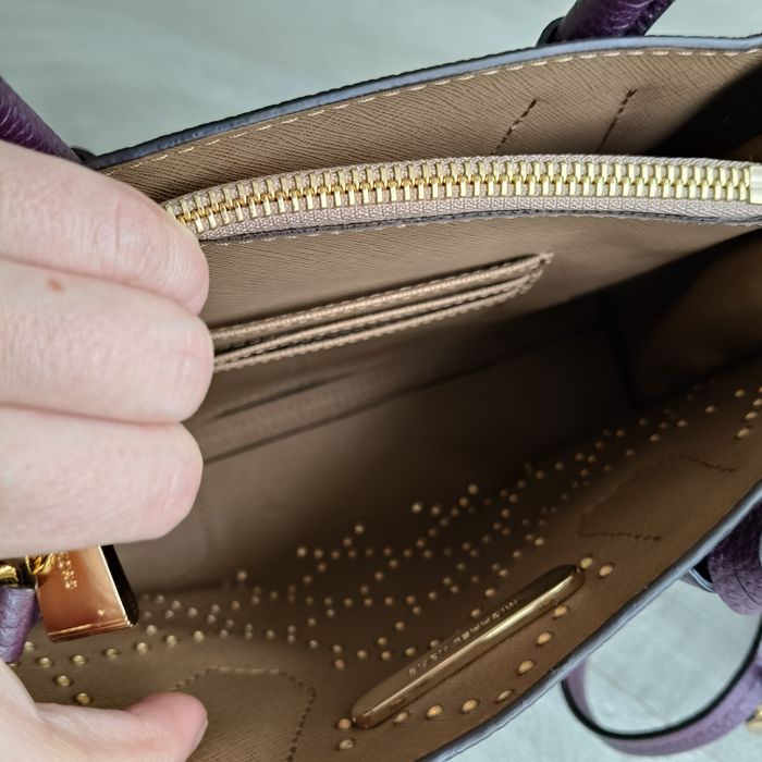 Шкіряна сумка від Michael Kors