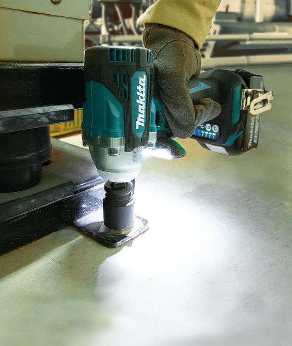 Chave de Impacto Makita DTW300, 18V com Bateria