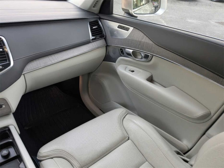 Volvo XC90 B6 Ultimate Bright Theme 6-Passenger      2023