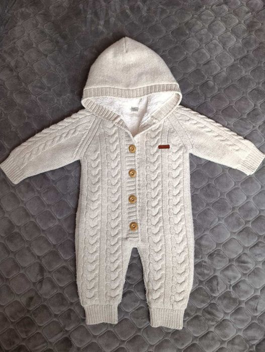 Теплий в'язаний чоловічок з плюшевою підкладкою.