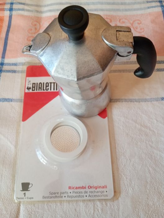 Італійська гейзерна кавоварка Bialetti.