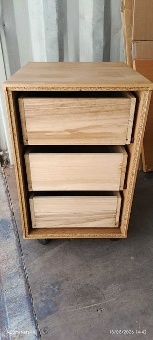 Mesa de Cabeceira com 3 gavetas (Ultima oportunidade)