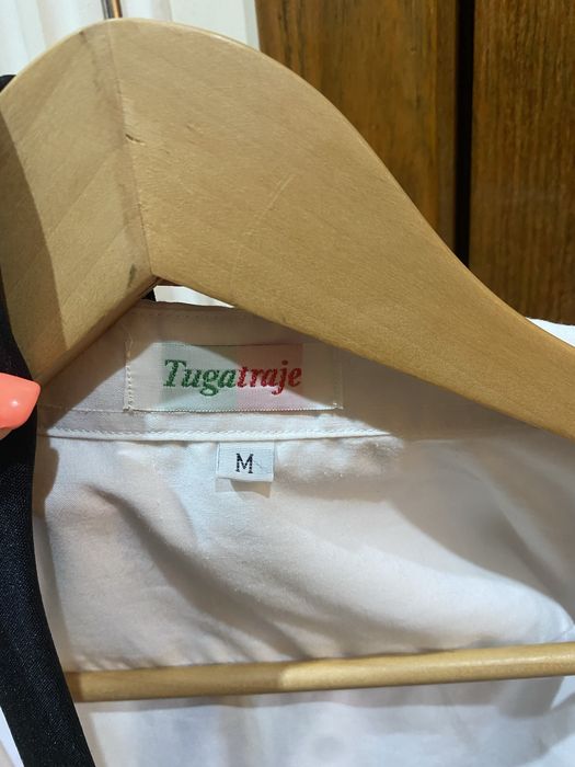 Traje académico feminino completo