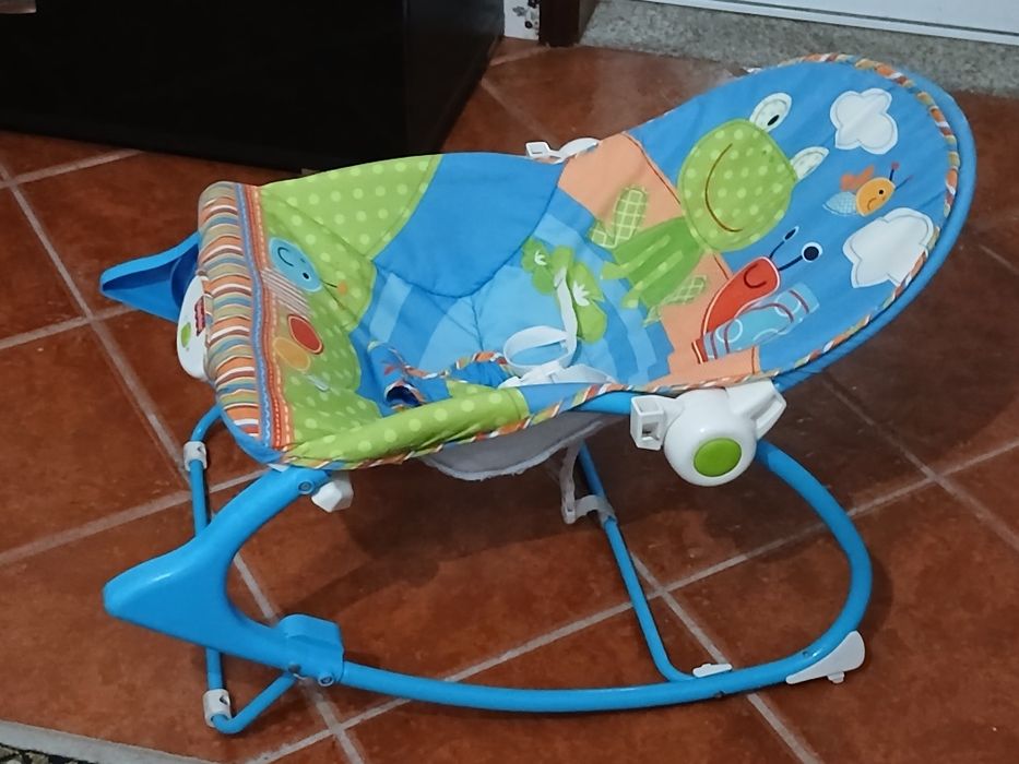 Vendo ESPREGUIÇADEIRA/BALOIÇO para criança com várias posições a funcionar bem. Possibilidade de entrega