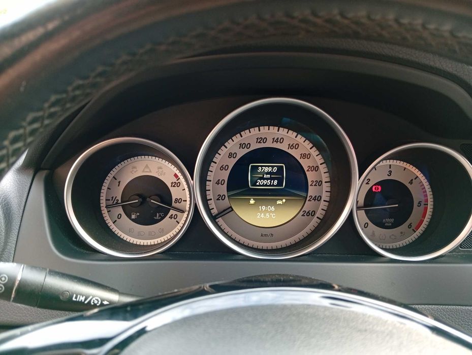 Mercedes 250 c como nova