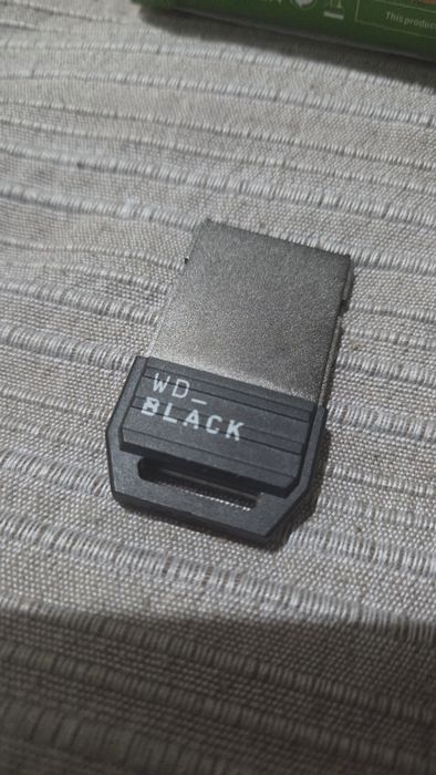 Xbox series X 1TB + disco WD 1TB + 2 comandos