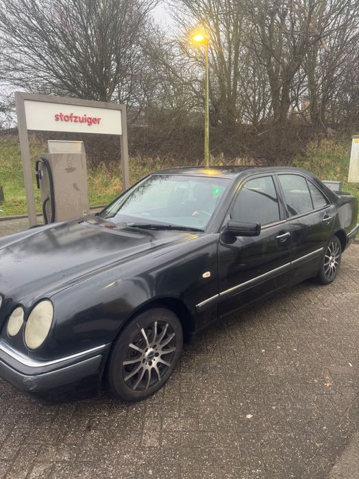 Mercedes-benz w210 e200 1996