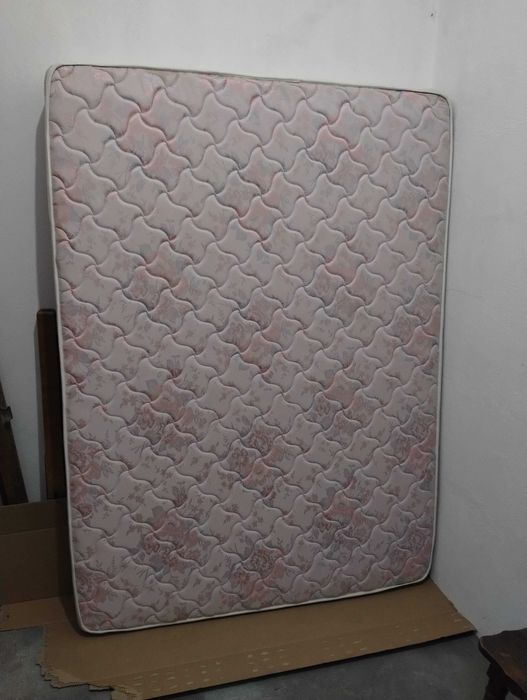 Colchão - 188x133 (usado em bom estado de conservação)