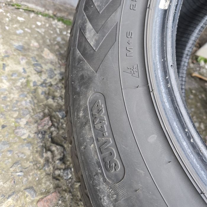 Зимние шины 255/60/17 GOODYEAR