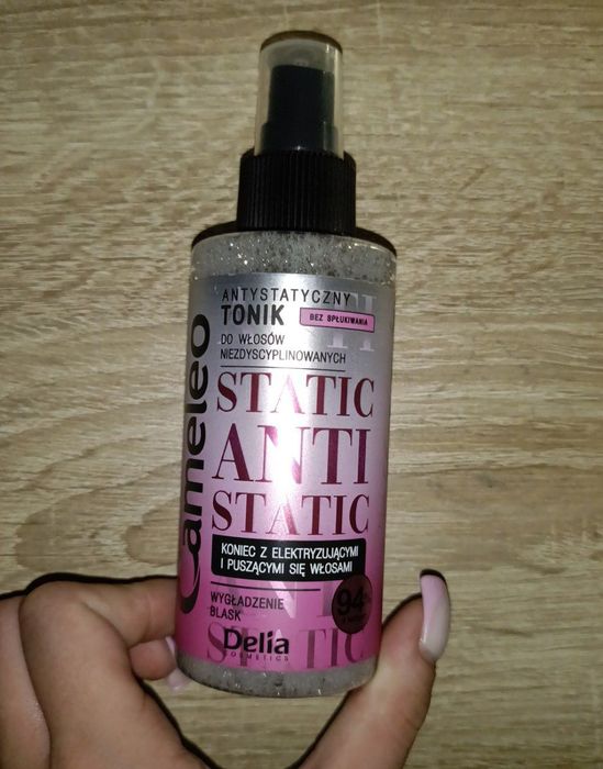 Antystatyczny tonik bez spłukiwania do włosów  niezdyscyplinowanych