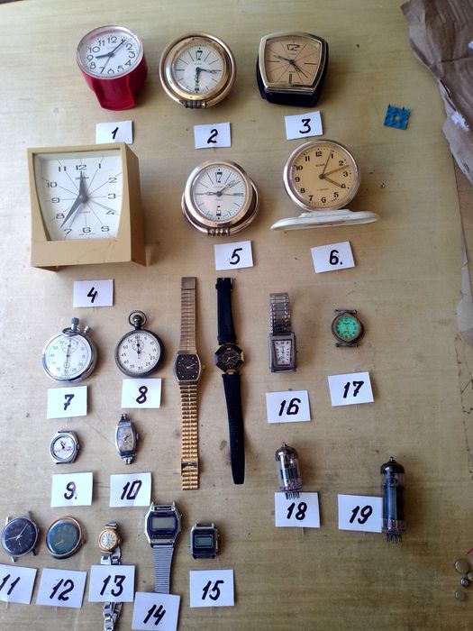 Часы разные и компас