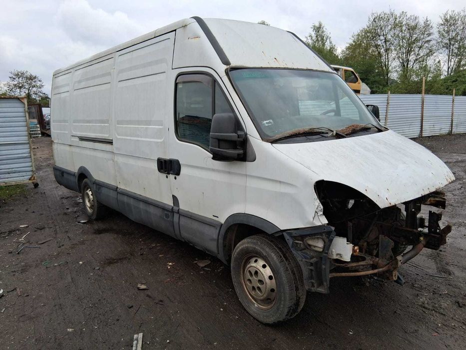 błotnik prawy przód  Iveco Daily