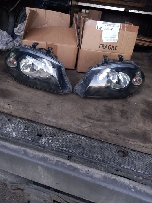 Фари Seat Ibiza.