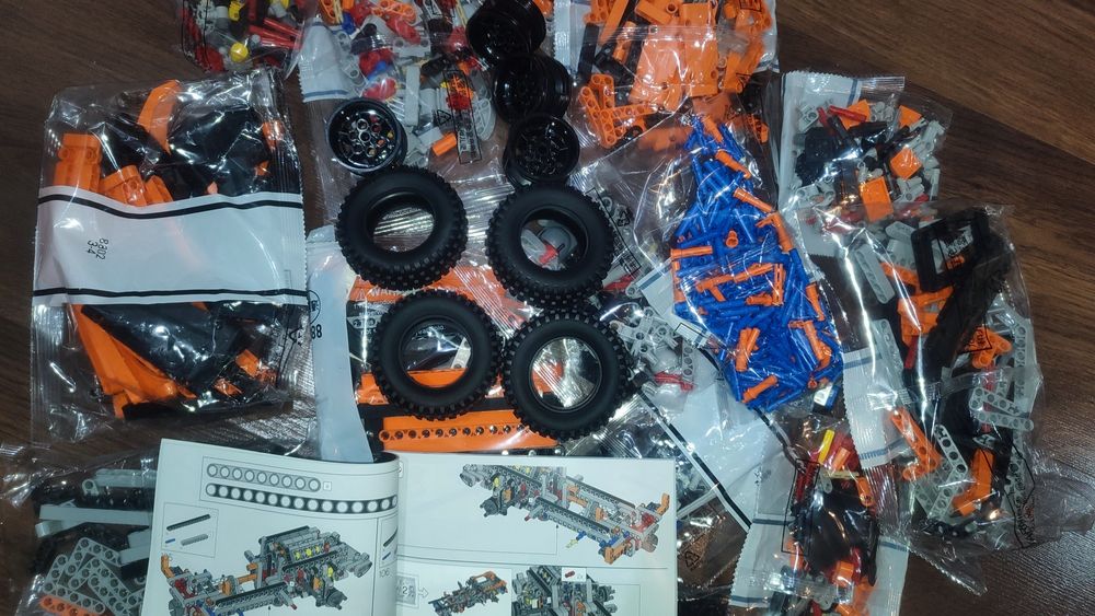 Klocki techniczne Ford Raptor 42126 klocków 1744szt!!! Szybka wysyłka.