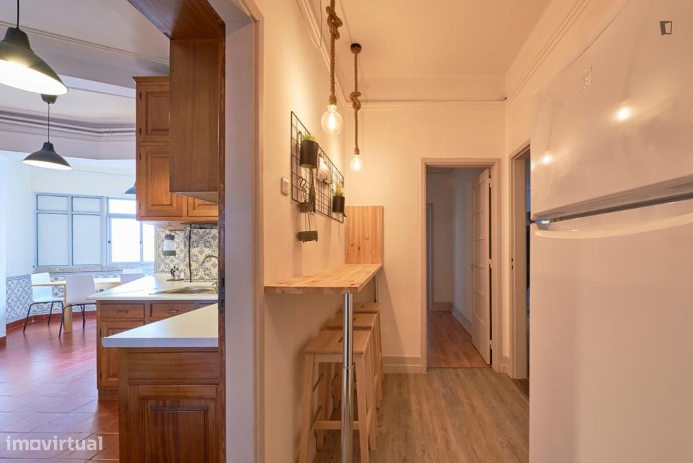 Quarto - localizado em Marquês de Pombal Lisbon