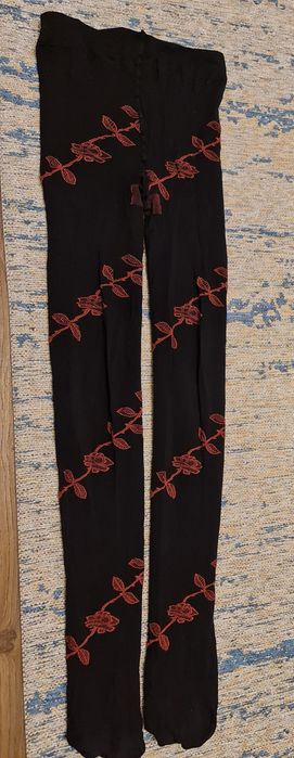 Kryjące rajstopy Hudson z haftem kwiatowym, 40 den, S