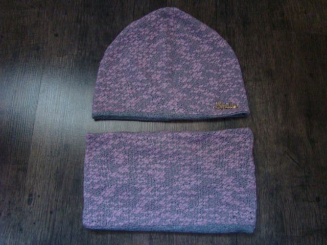 демисезонная шапка хомут в идеальном состоянии