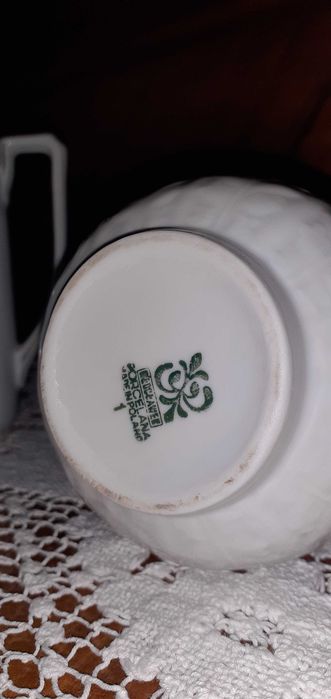 Porcelanowe dzbanki  mleczniki 3 szt 30 zł