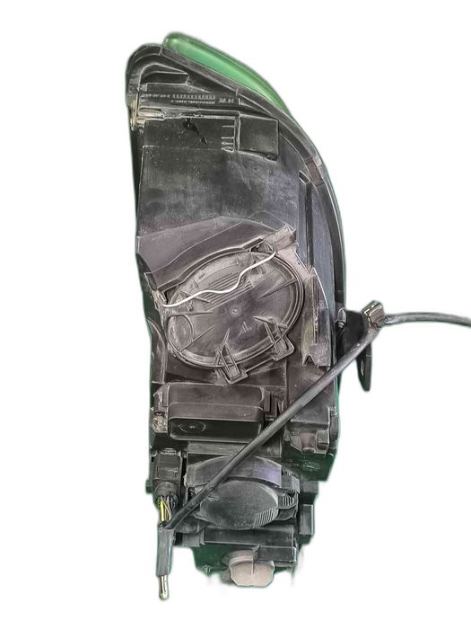 Ótica / Farol Direito AUDI A4 B7 8E0941004AJ (OEM)