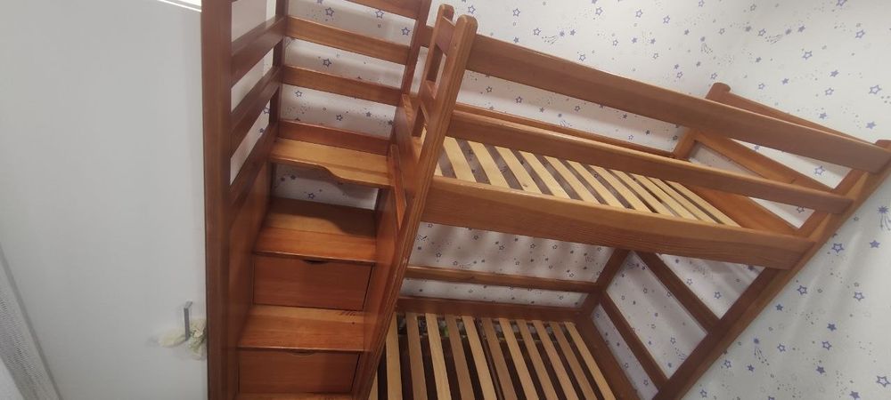 Продаємо дитяче двоповерхове ліжко