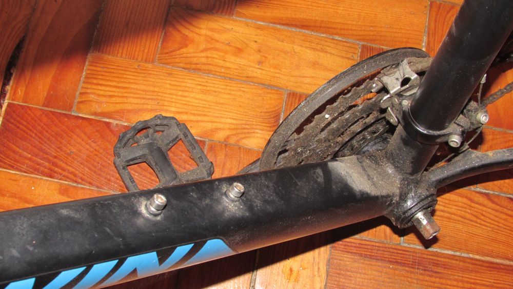 Quadro + suspensão frente + pedal lado direito + guiador com travagem