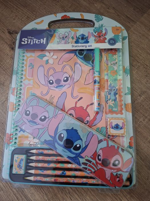 Przybory szkole stich