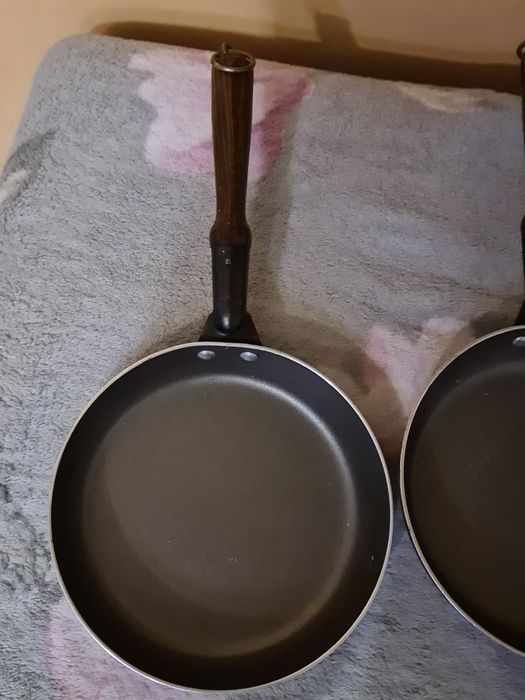 Dwie patelnie ozdobne