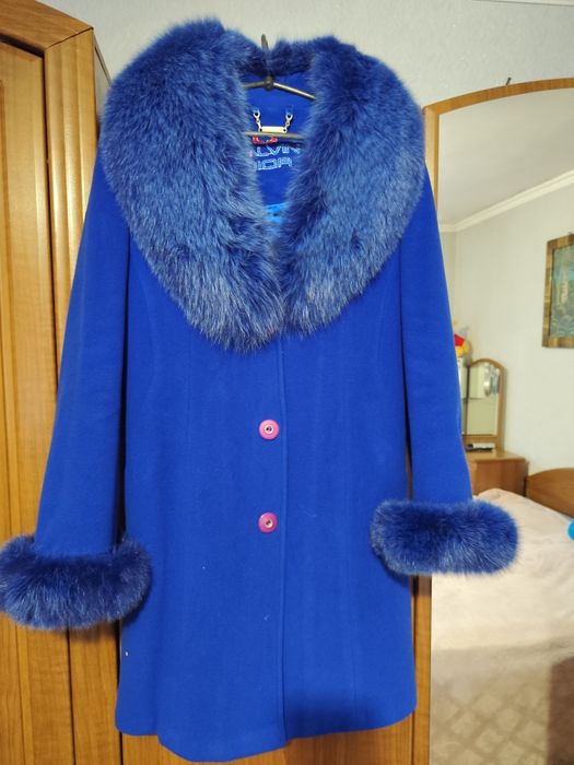 Пальто тепле, з натуральним хутром