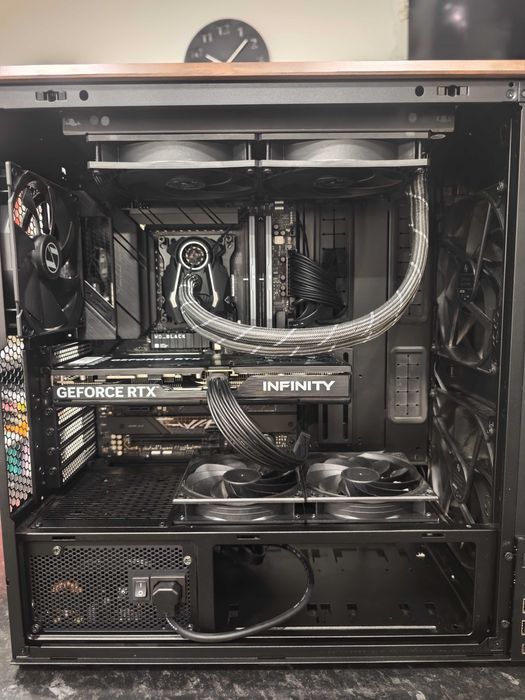 PC GAMING ryzen 7600X 32GB DDR5 rtx 5070 disco 2tb