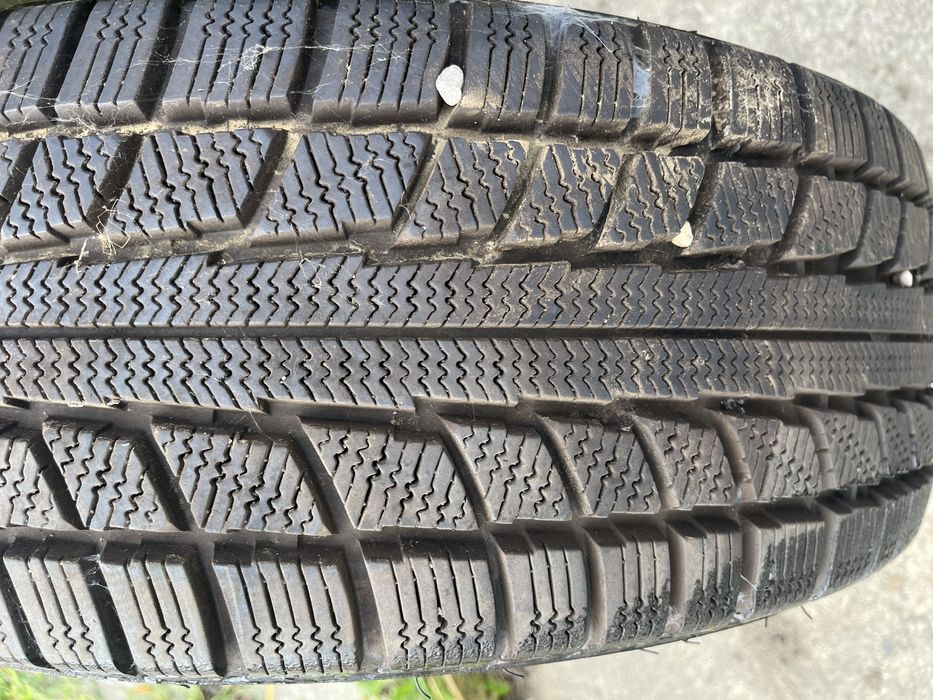 Opony zimowe 215/65/16