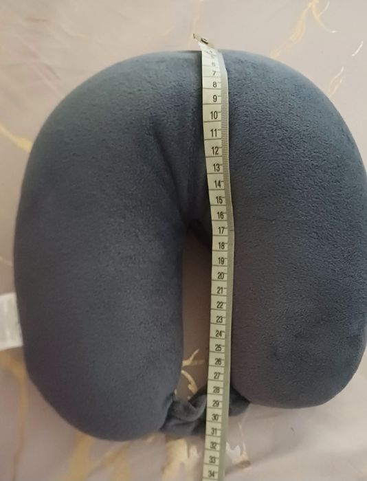 Dwustronna miękka ciemnoszara poduszka podróżna