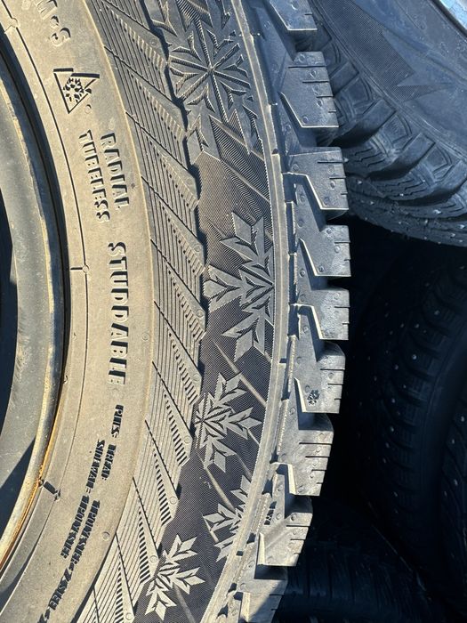 Комплект шипованной резины 225/65/16с Continental