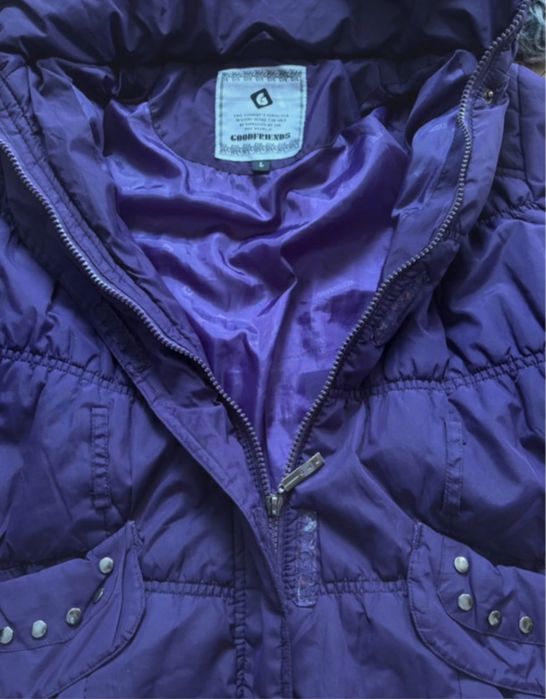 kurtka z ćwiekami i futrzanym kapturem